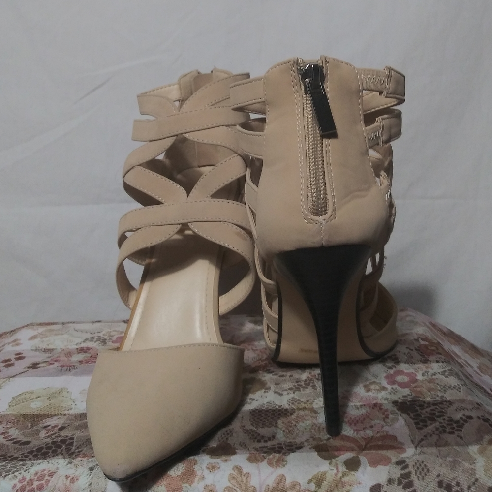 Heels - Picture 3 of 4